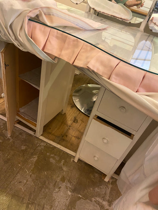 Kidney Dressing Table