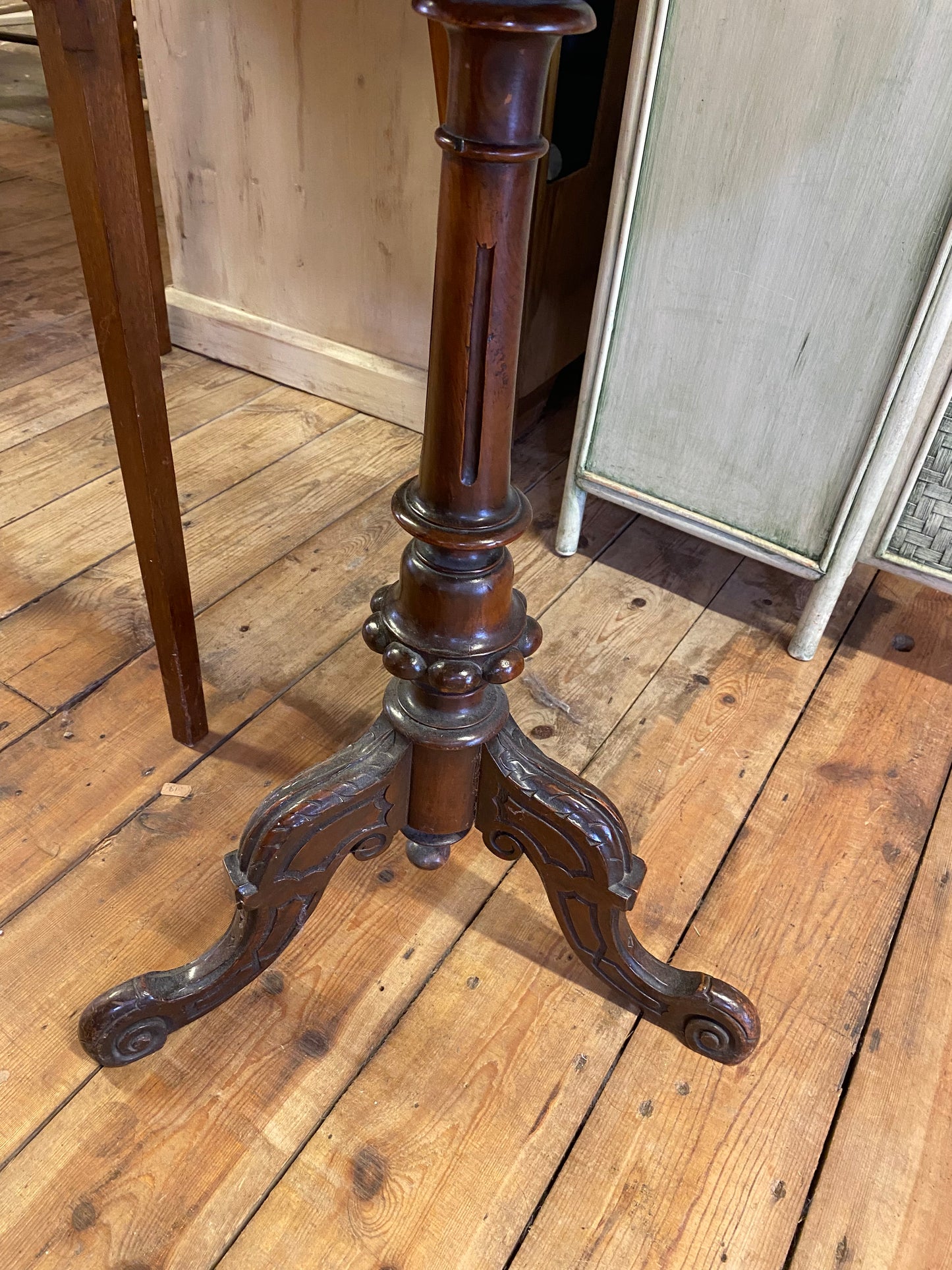 Round end table