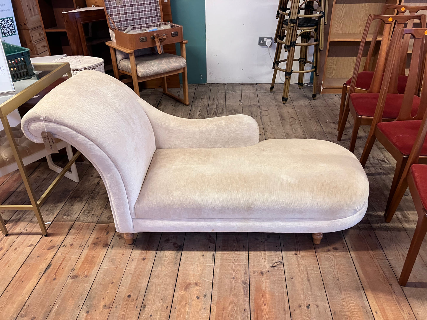 Cream Chaise Longue